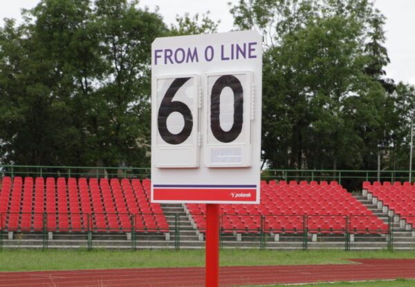 Polanik lat-afstandbord bij Polsstokhoogspringen