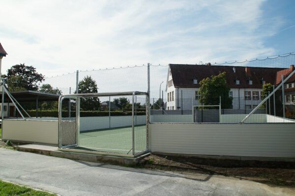 Stalen voetbalveld