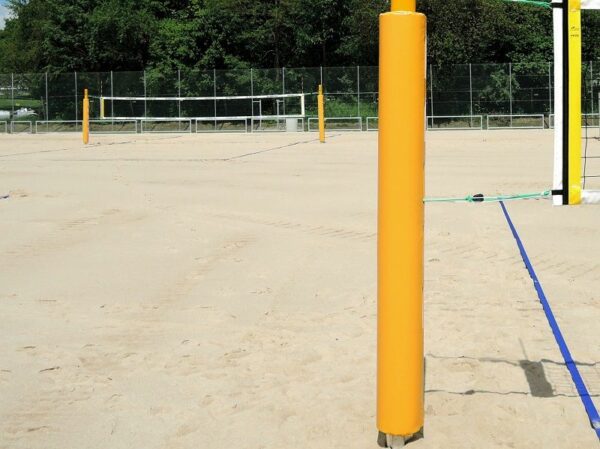 Beschermende padding voor beachvolleybalpalen