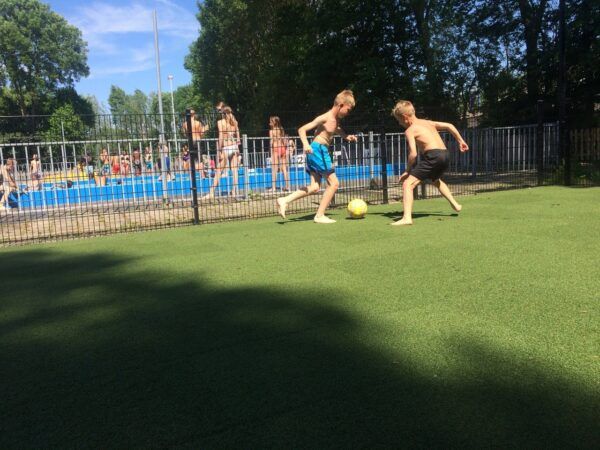 Rubberen (gerecycled) Safe & Soft Multiplay tegel met kunstgras