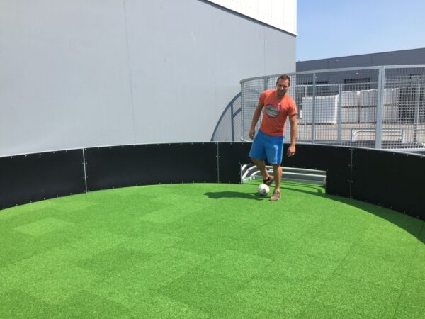 Rubberen (gerecycled) Safe & Soft Multiplay tegel met kunstgras