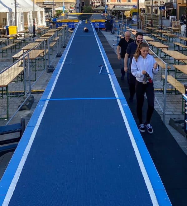 Mobiele aanloop polsstokhoogspringen en/of verspringen