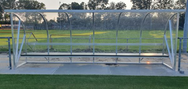 Dug-out met macrolon polycarbonaat
