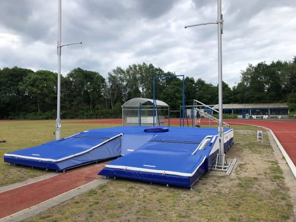 Semi multi cube landingsmat polsstokhoog