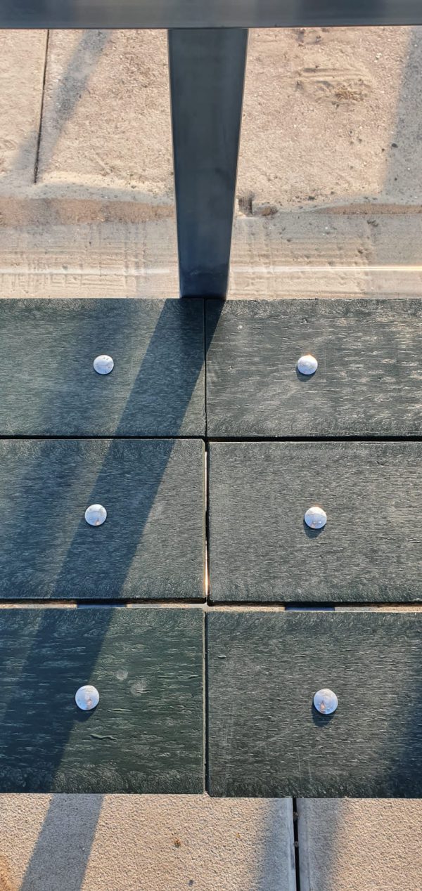 Gerecycled kunstgras planken voor dug out